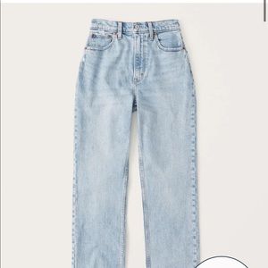 Curve Love Ultra High Rise 90’s Light Wash Jeans